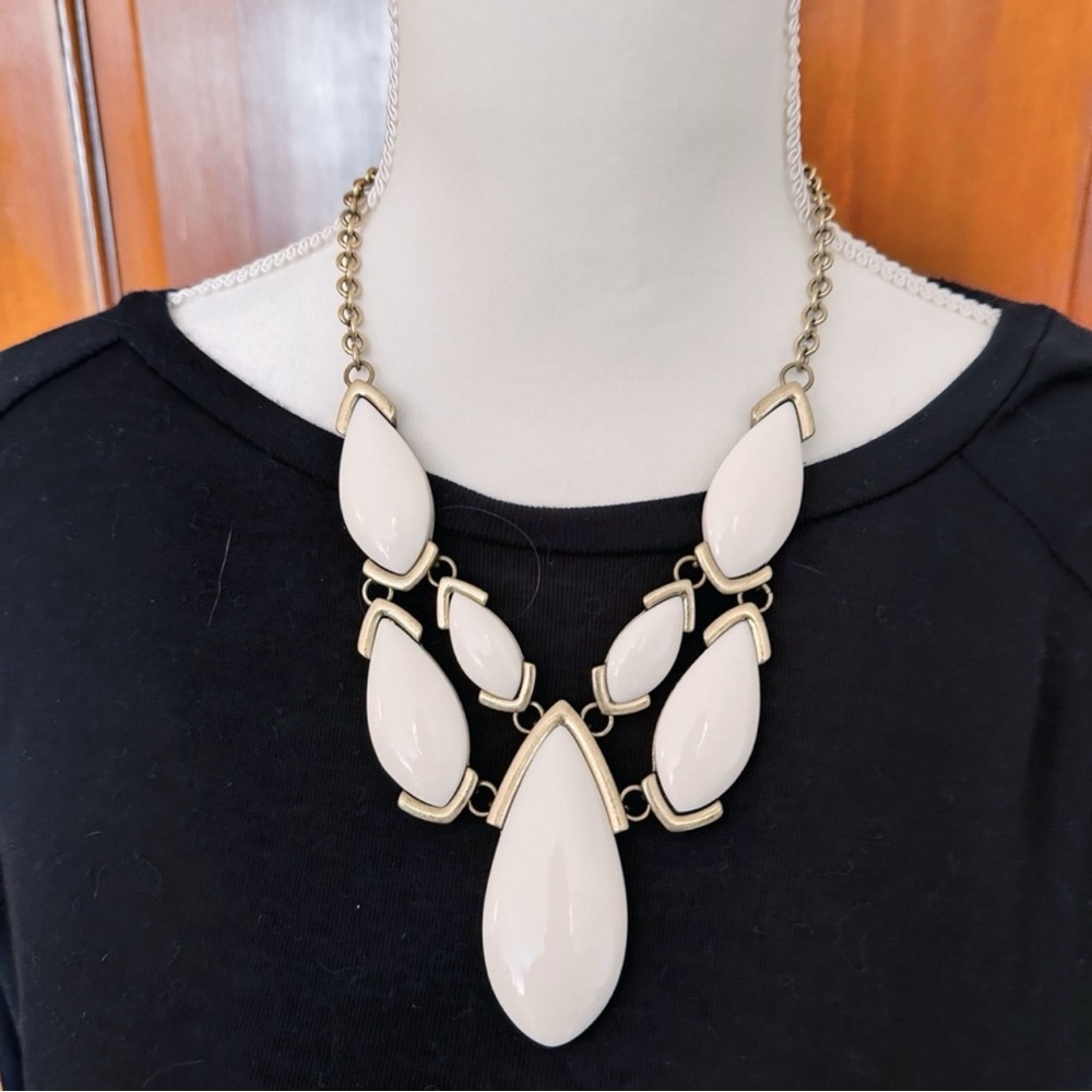Premier Elegant Cream Statement Necklace “Blanca”